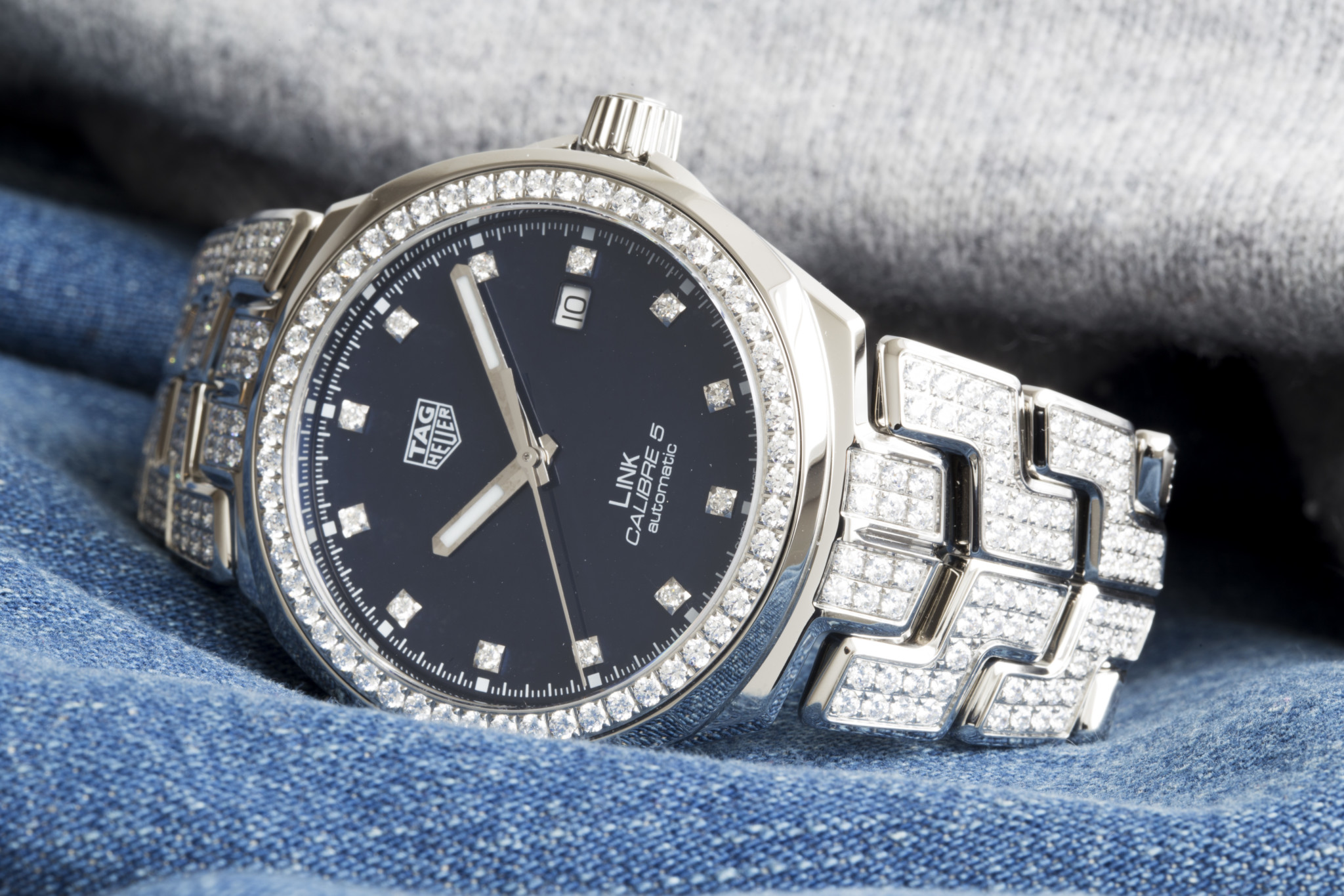 TAG Heuer revamps its Link collection with 54 diamonds