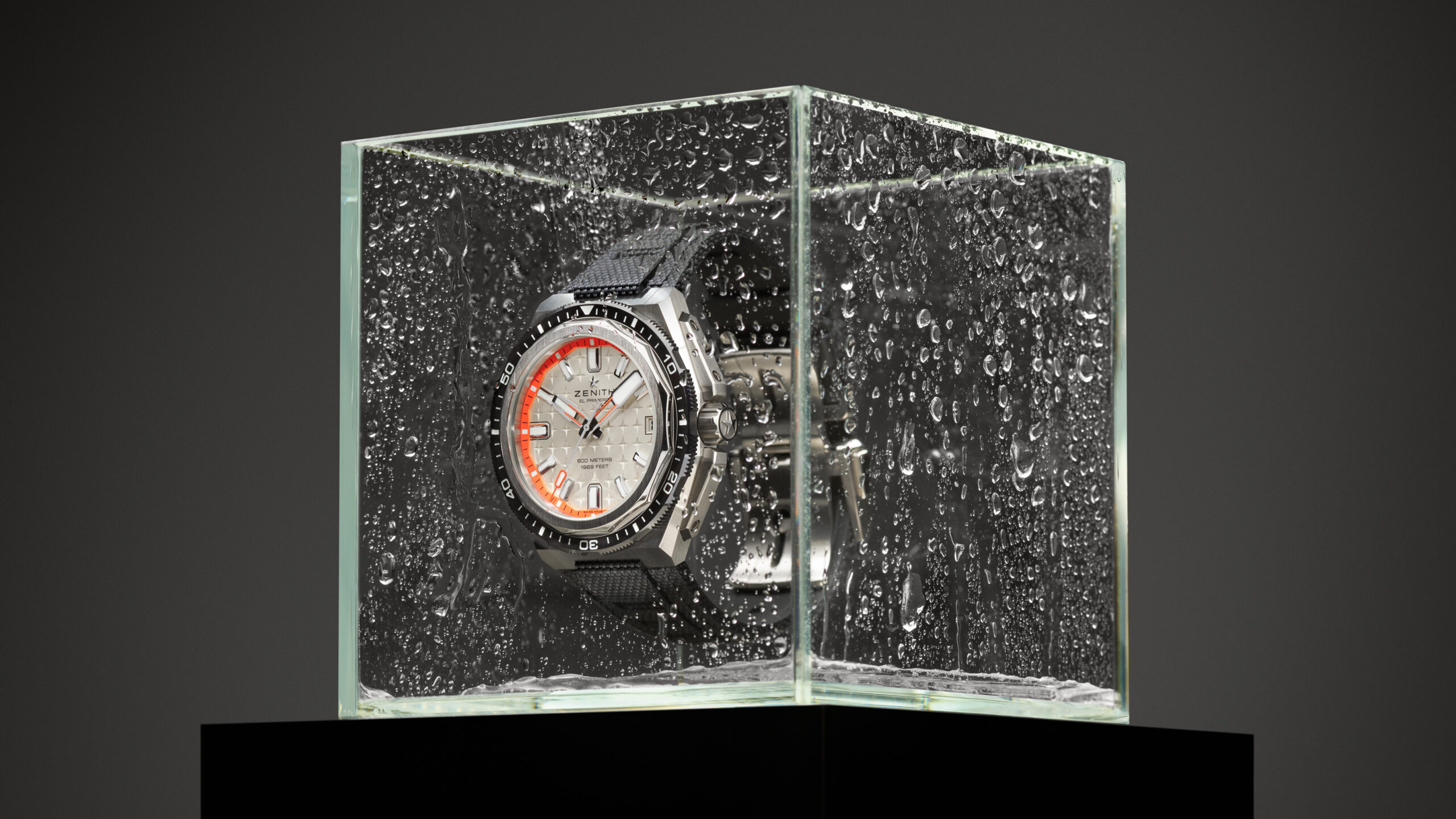 レリーフ紹介です。 Zenith extends Extreme Diver line - WATCHPRO USA