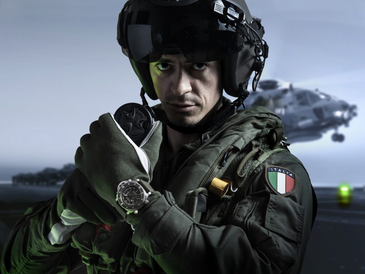 Panerai Submersible Chrono Marina Militare Experience Edition PAM01699 watch