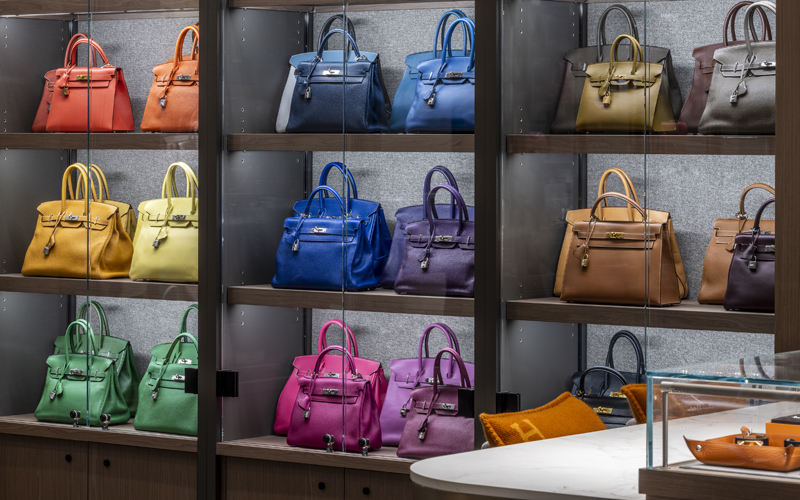 1916 Company buys into the Hermès Birkin business