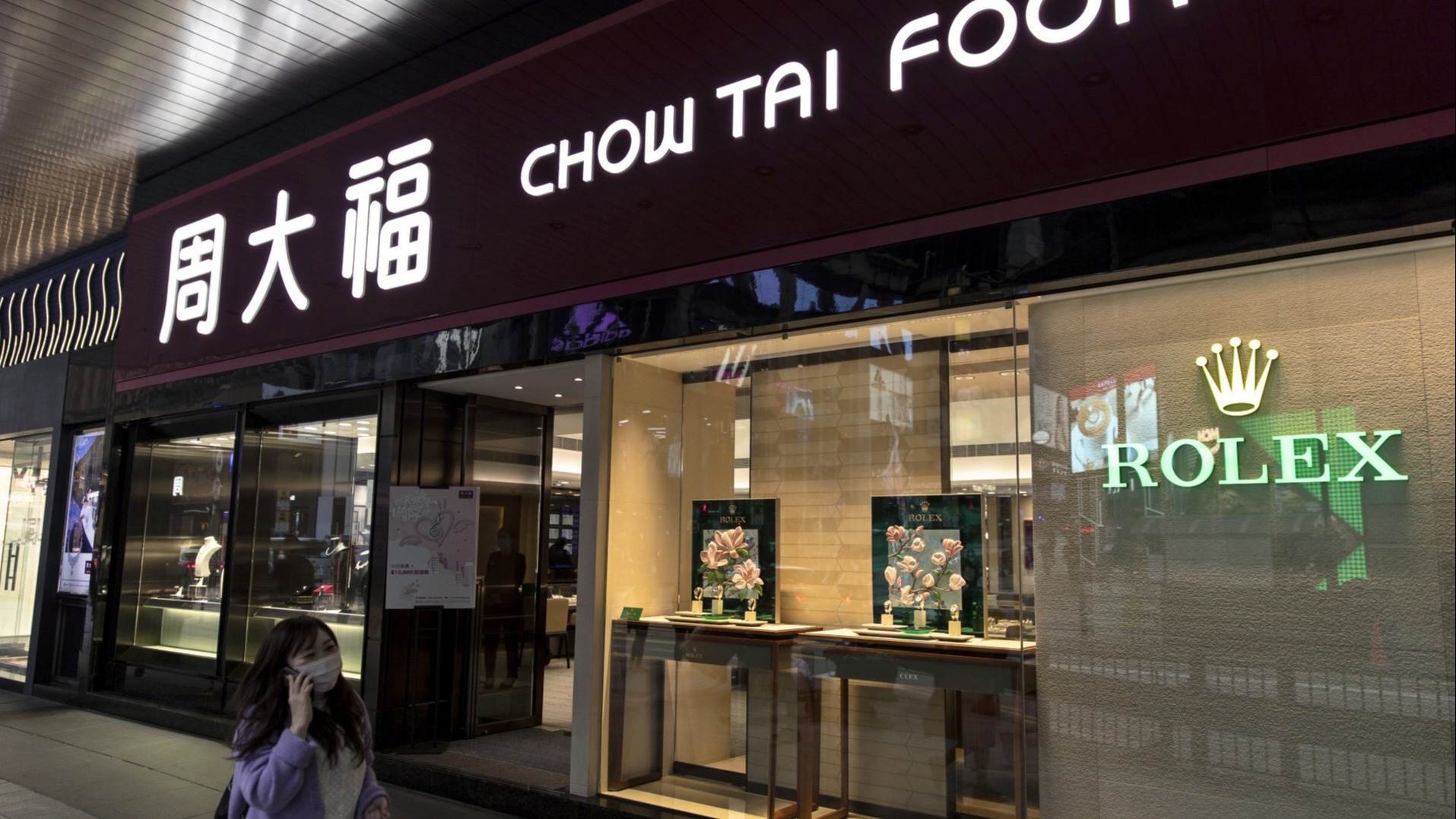 Sharp rise in sales for Chinese jeweler gives hope for luxury watch revival