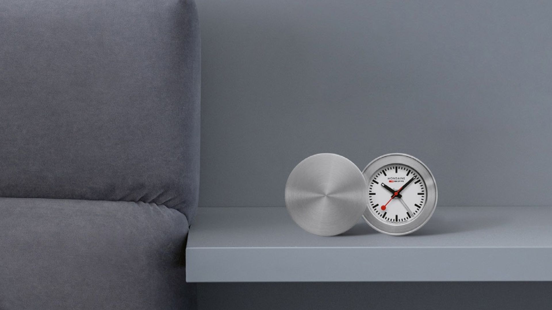 Light: Travel Clock Alarm Travel Mondaine 快適グッズ・旅行小物 Mondaine Clock Alarm Travel Aluminum an Introduces 快適グッズ・旅行小物
